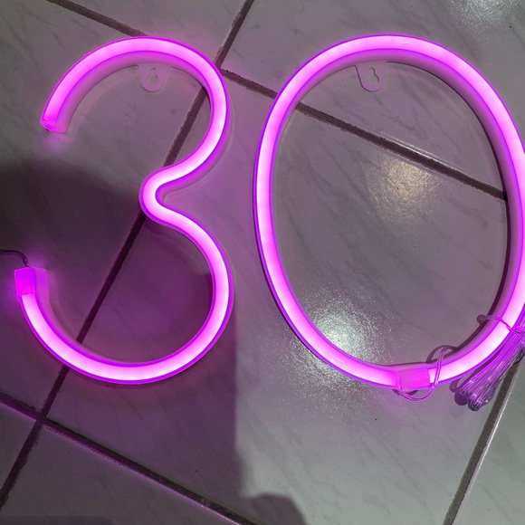 Number 30 pink neon light - Picture 1 of 3